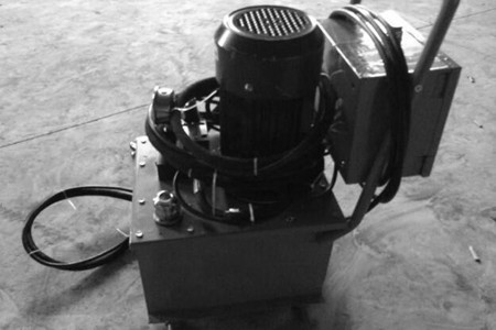 購買氣液增壓鉚釘機時注意哪些?