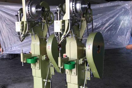 自動鉚釘機怎么調試呢?