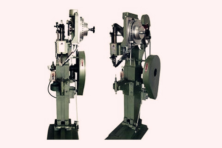 廠家應該如何選擇合適的自動鉚釘機?